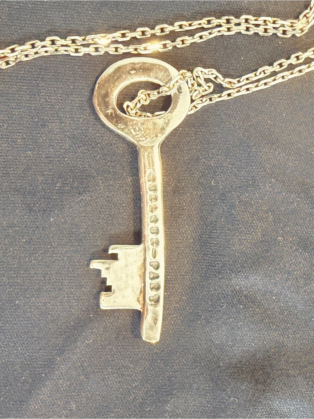 BRAND NEW Silver Key Pendant Necklace -  Sterling Silver **NEVER WORN** - Picture 3 of 4